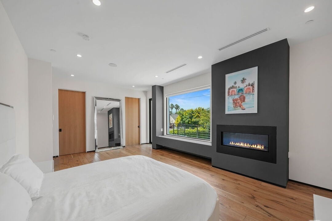 W 6th St, 90048