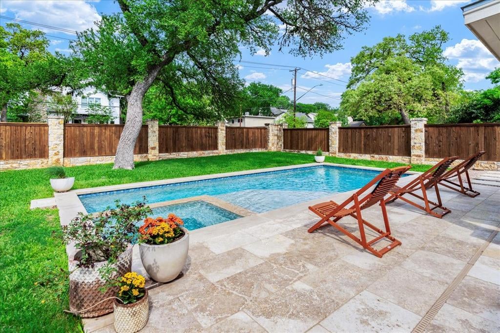 2210 Meadowbrook Dr.