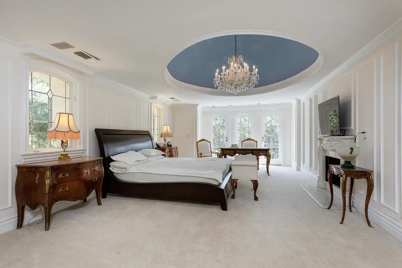 4158 Commonwealth Ave