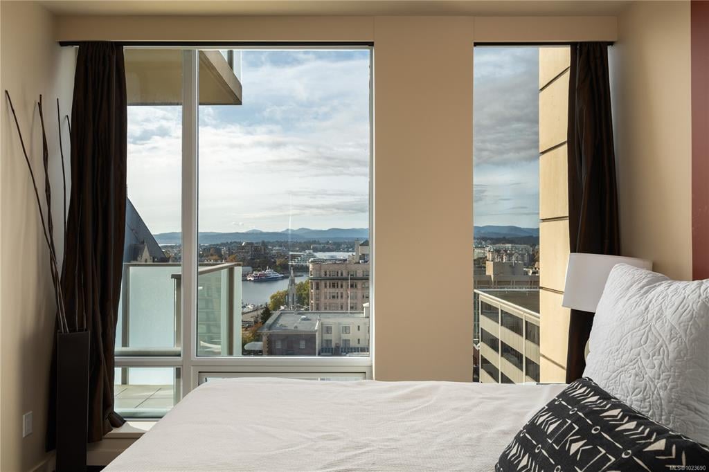 1406 - 707 Courtney St