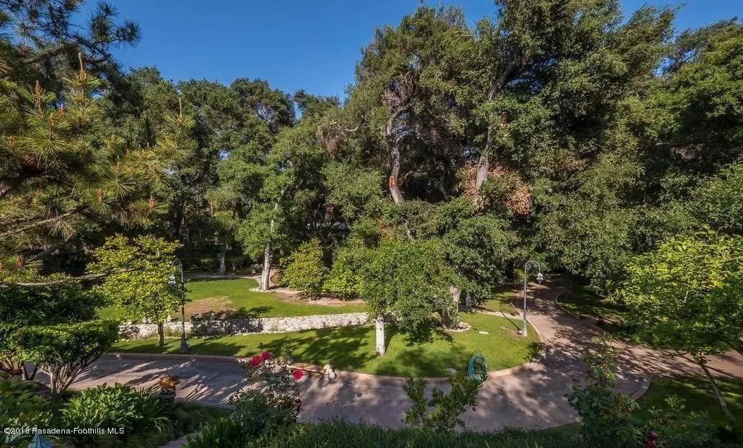 4158 Commonwealth Ave