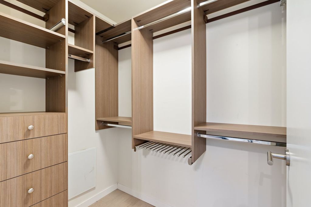 135 W 2nd St, #101