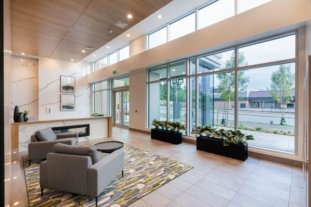 13615 Fraser Hwy, #402