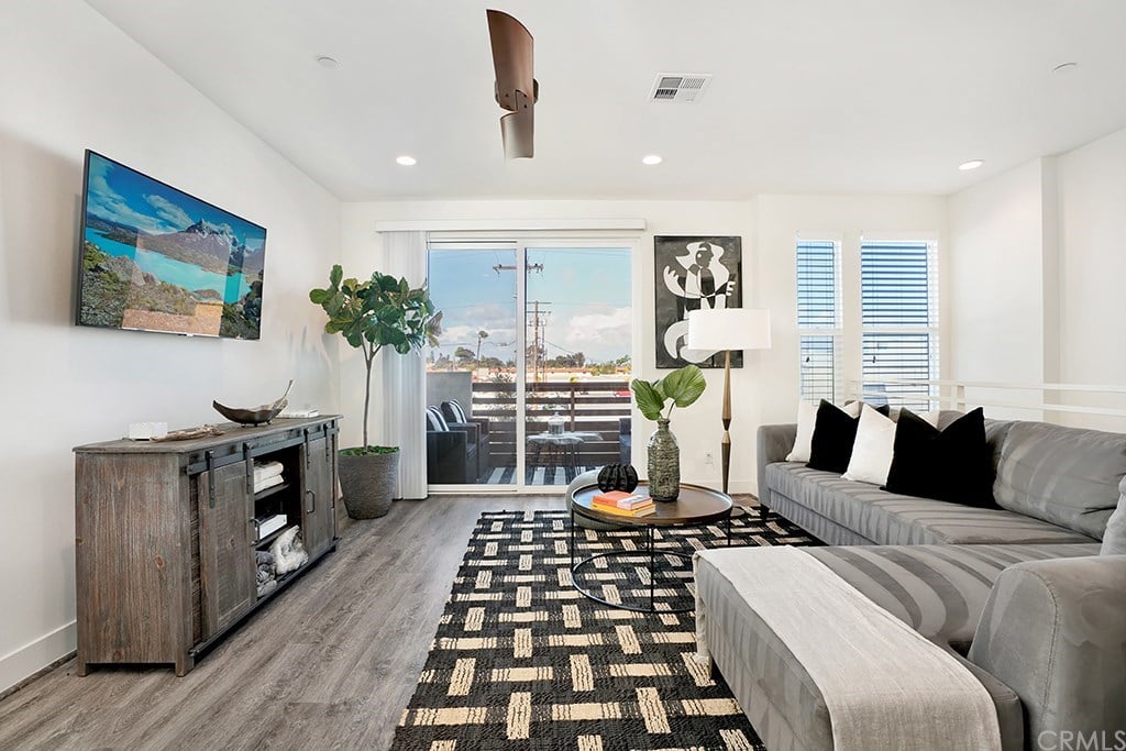 661 W 17th St, Unit 19