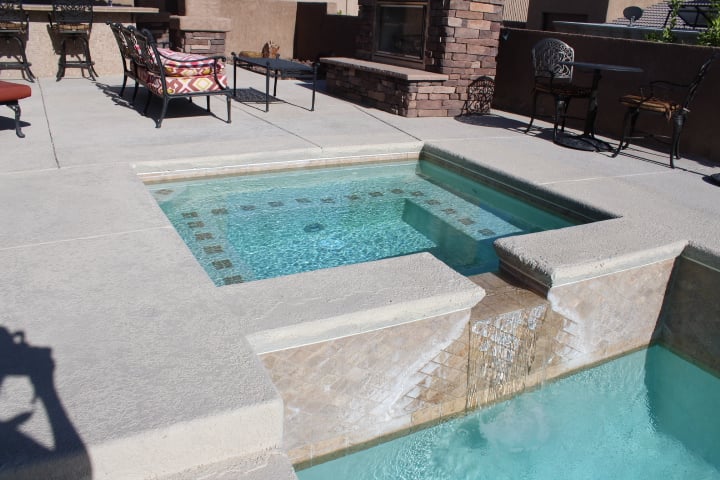 2562 Beverly Glen Dr. 