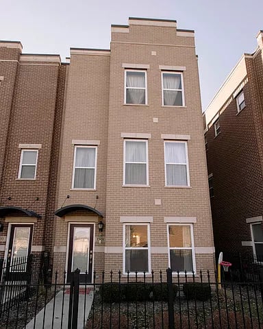 3708 S Sangamon St