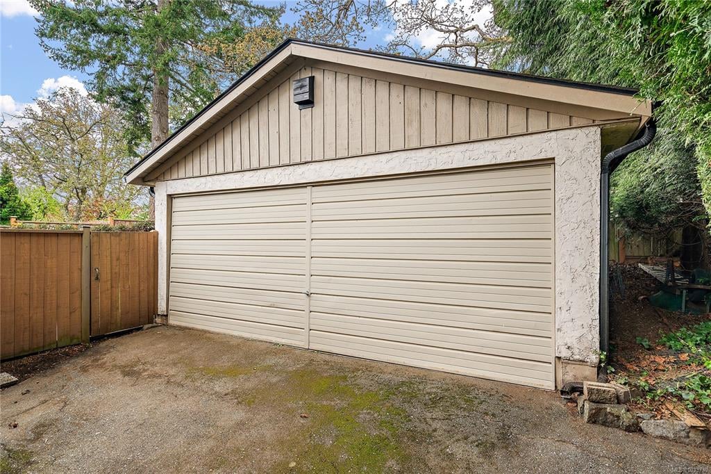 3450 Doncaster Dr 