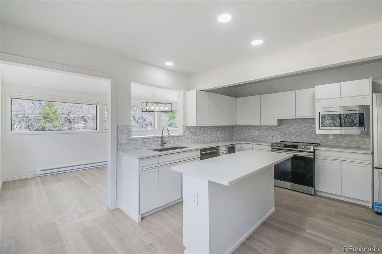 6225 Apache Dr