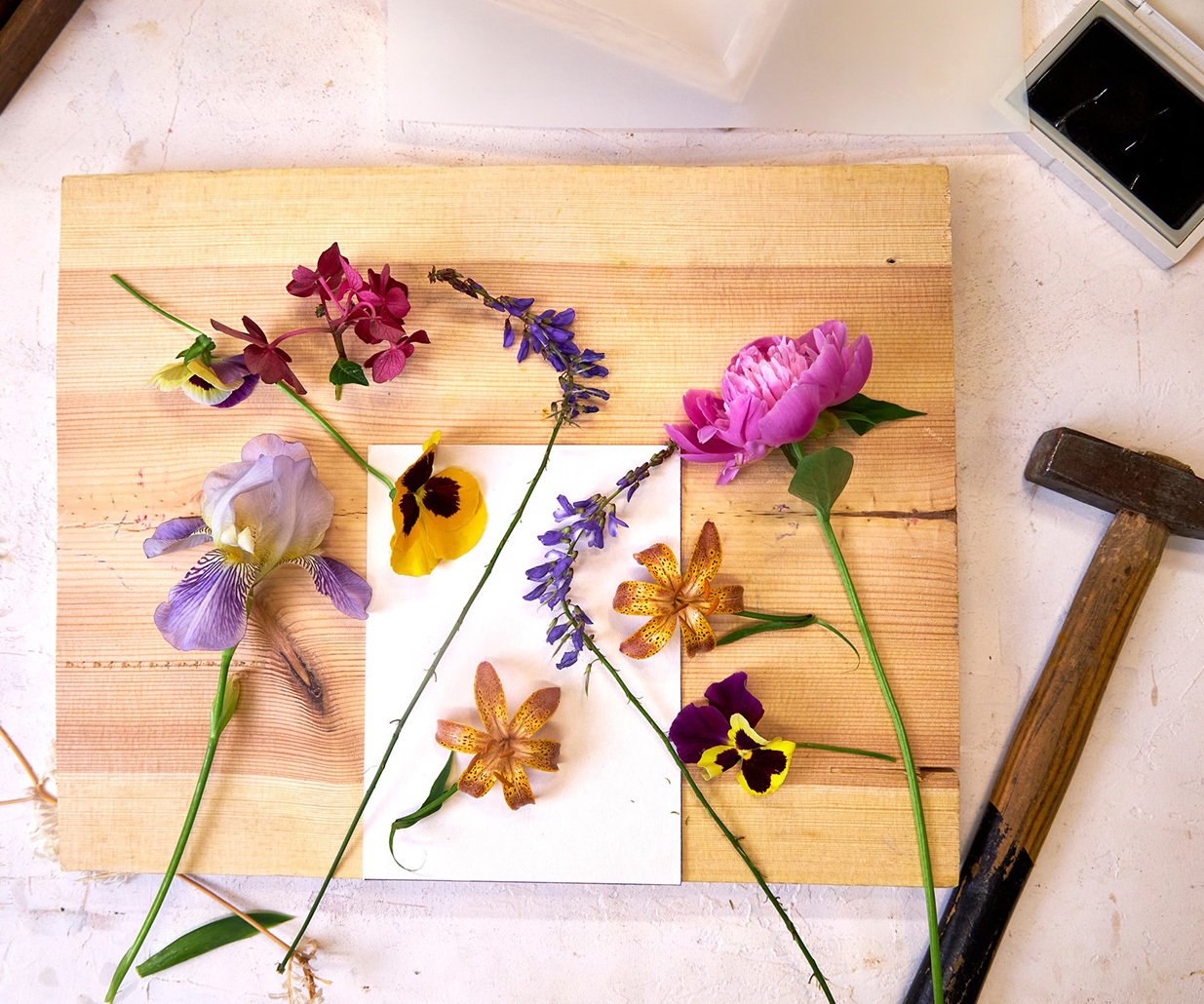 Boards & Bubbles: Floral Resin Board Workshop 