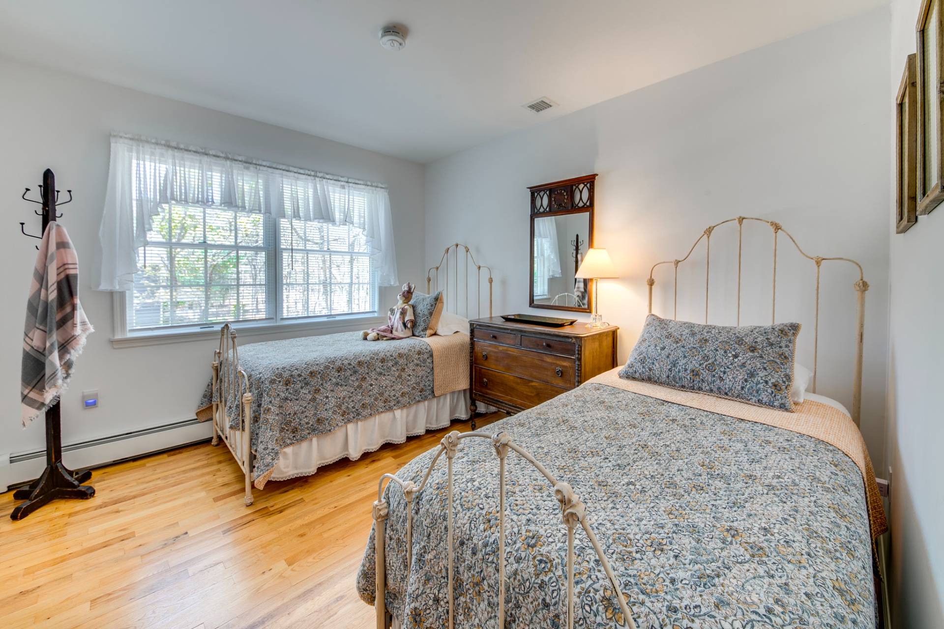 121 Mulford Ave