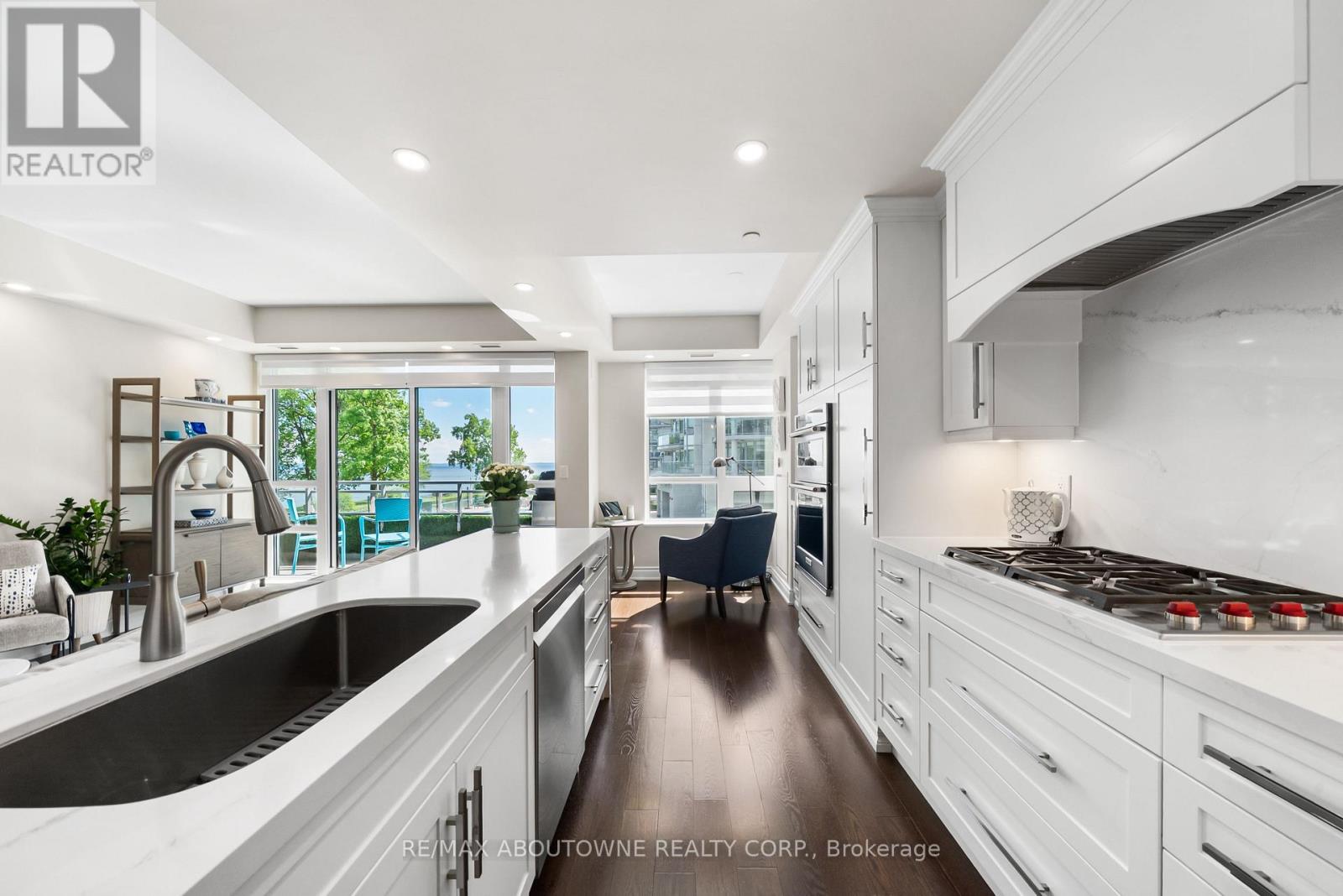 3500 Lakeshore Road W 205