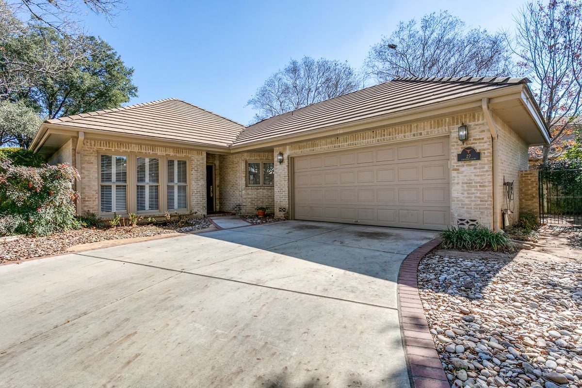 27 Cheshire Ct