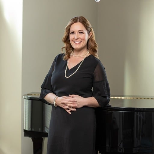 Bridget Carlson Naperville, IL Real Estate Agent Headshot