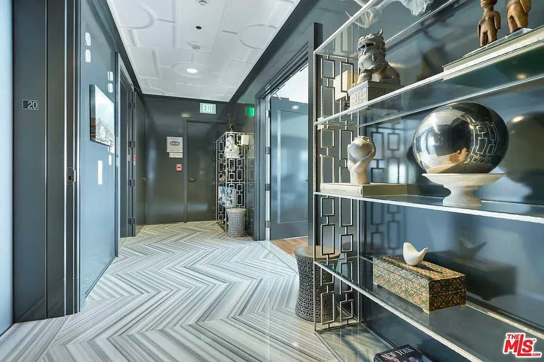 1 W Century Dr, #20A