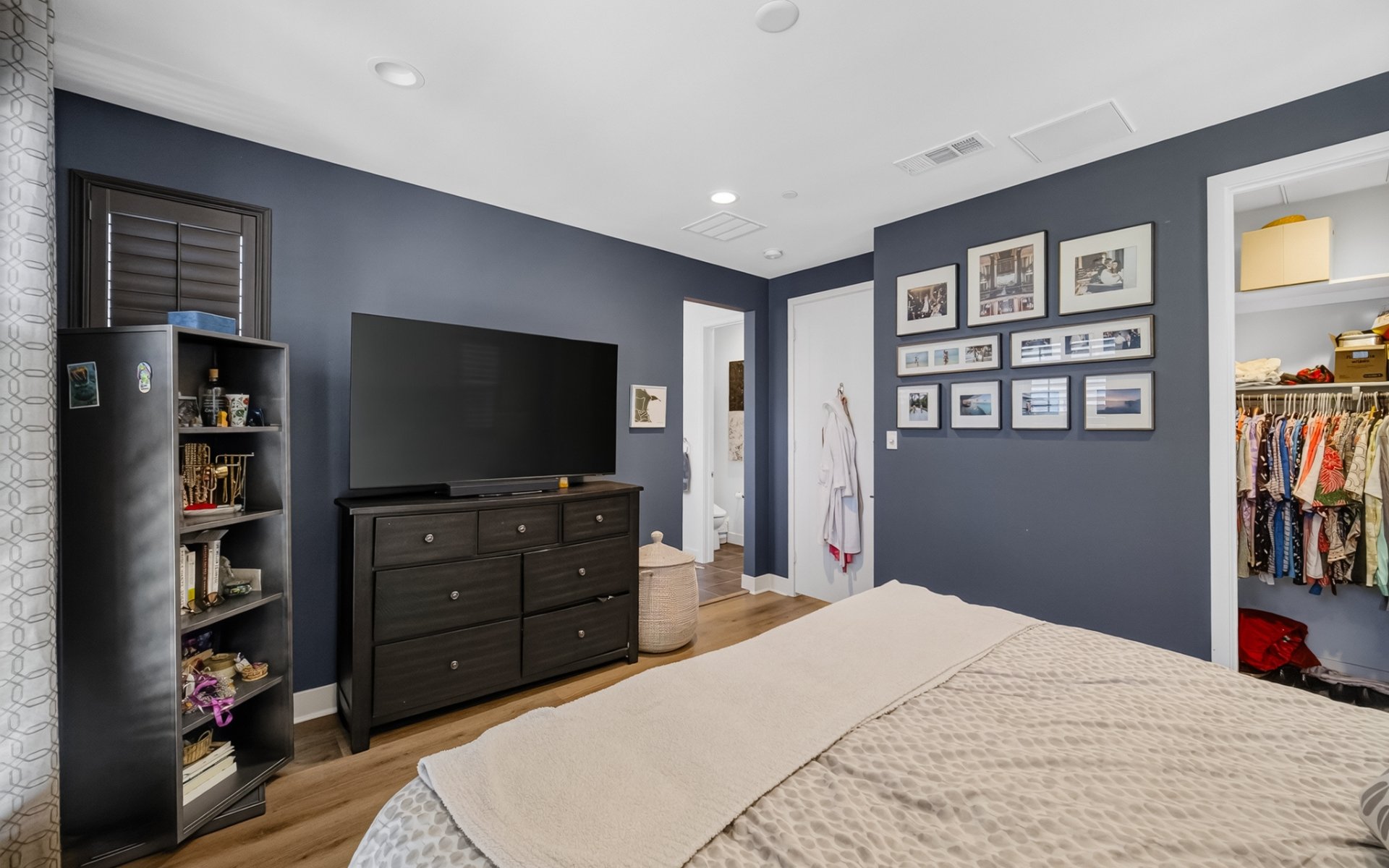 1687 Grand View
