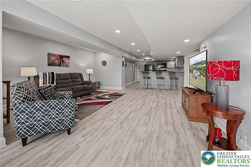 2912 SILVER CREEK CIRCLE
