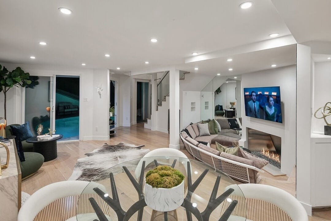 Halo Manor, Braeridge Dr, 90210