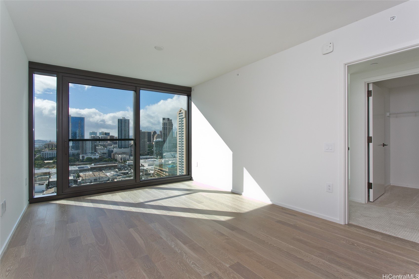 333 Ward Avenue #1607