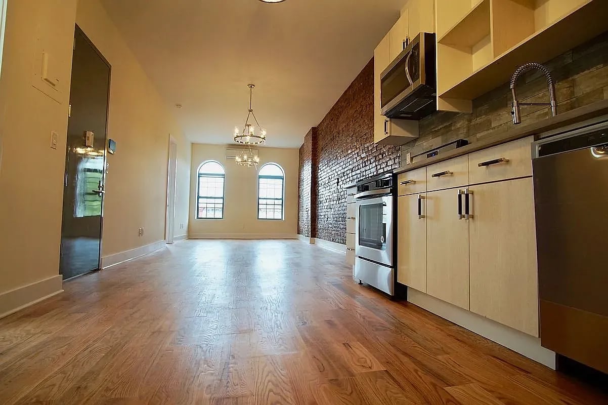 1273 Rogers Avenue #3