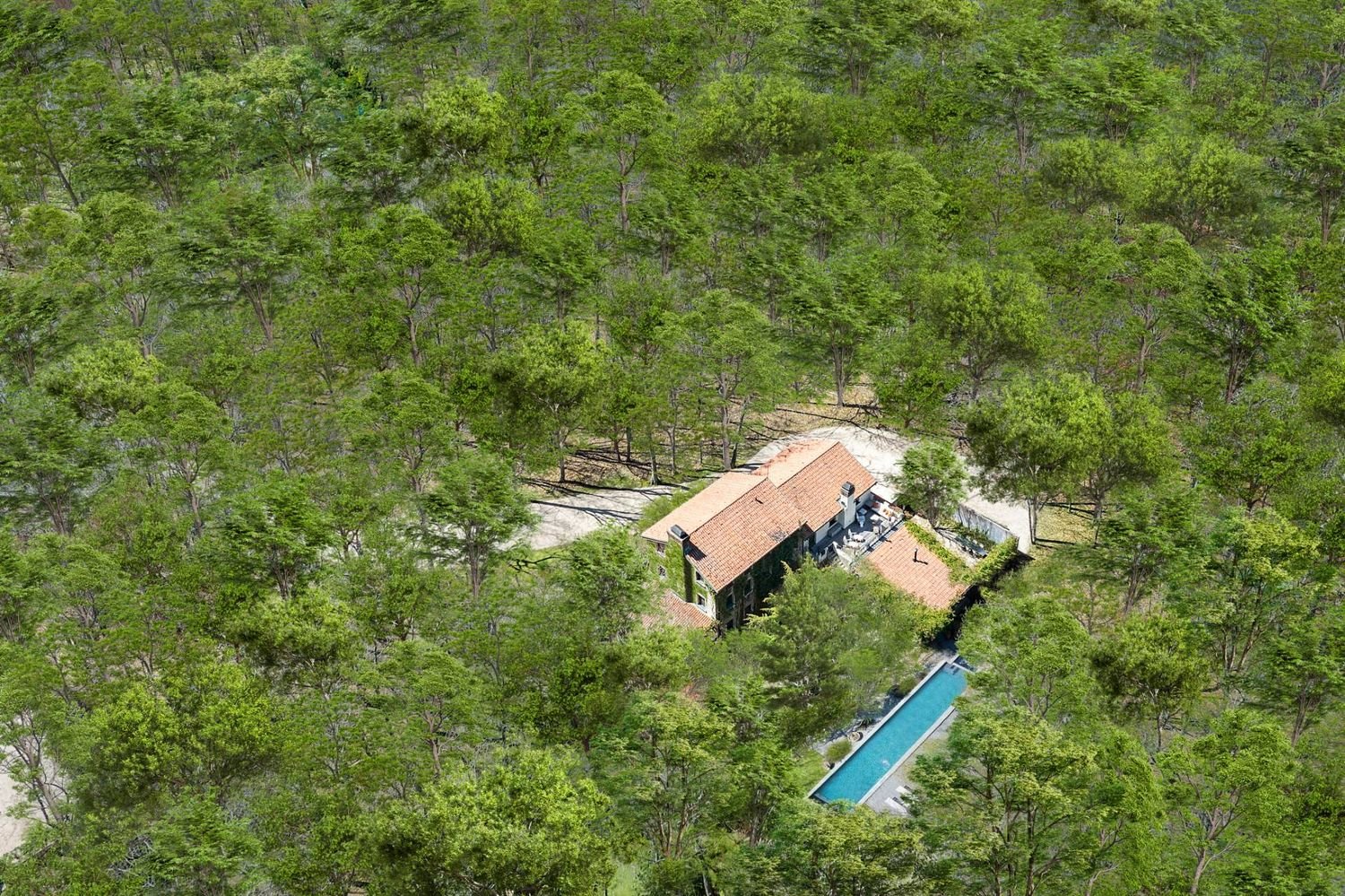 A Modern Craftsman Masterpiece in Sag Harbor's Exclusive North Haven Point