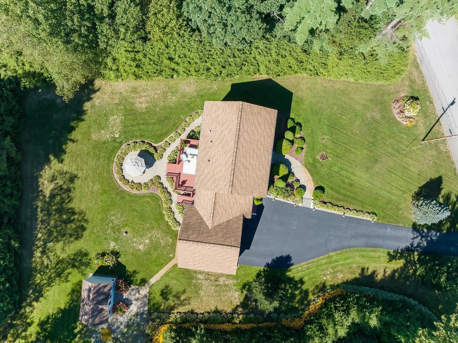 2 Brookside Ln