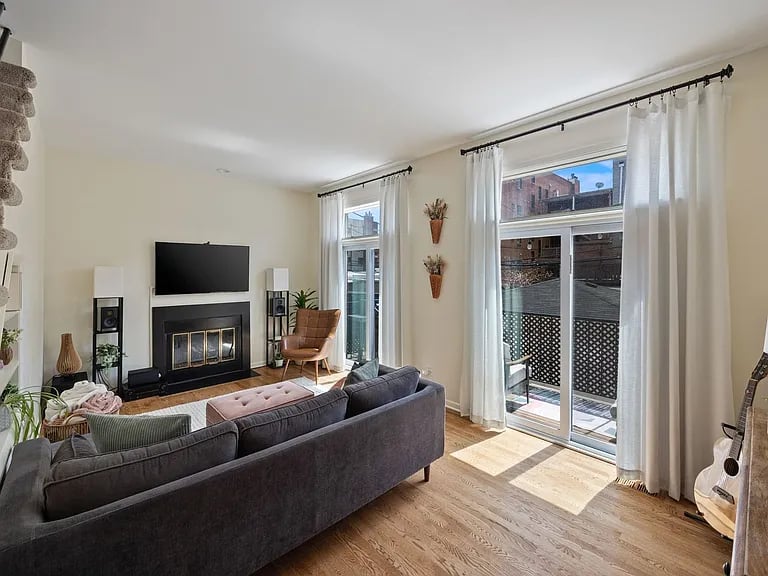 849 W Buckingham Place Unit: G