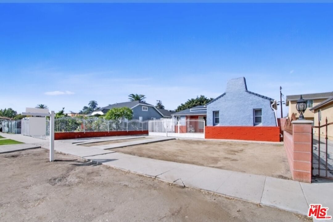 2123 S Cloverdale Ave