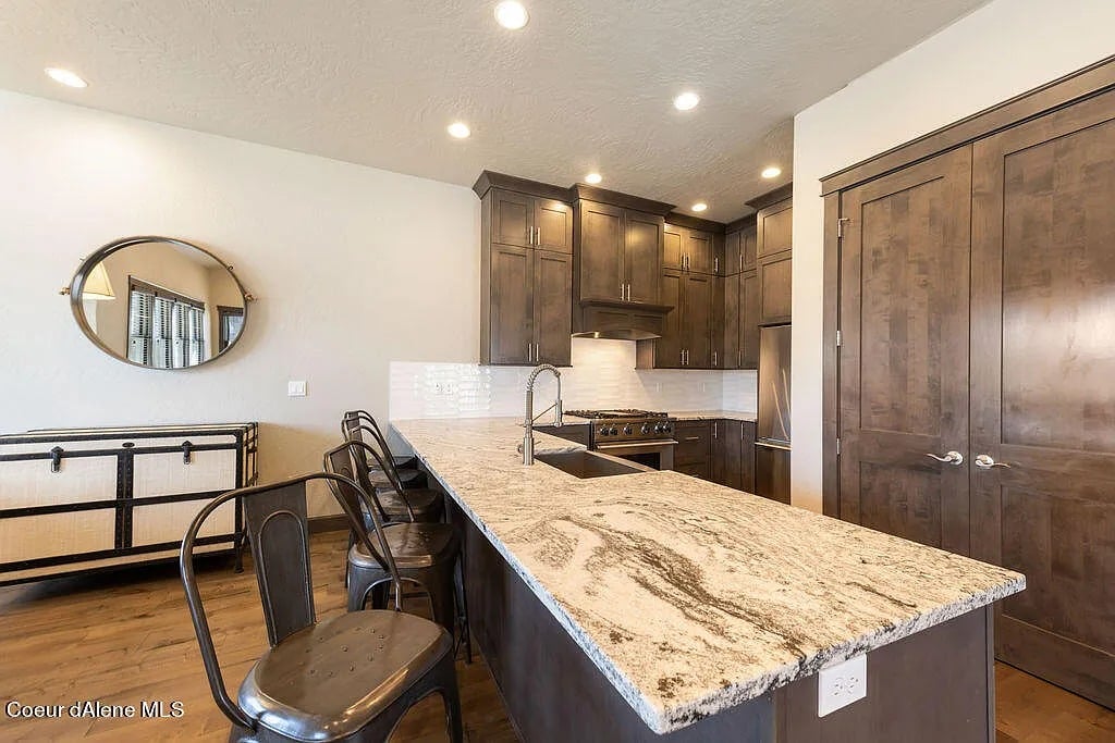 519 Lakeshore Ave UNIT 301