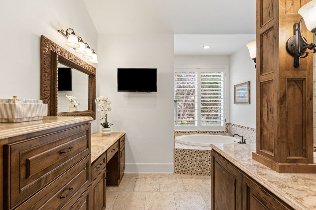 16005 Pontevedra Place