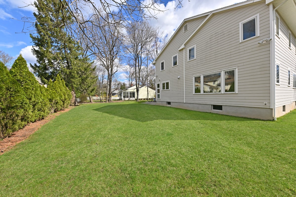 23 Spruce Pl