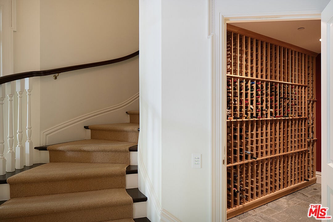 Mandeville Canyon Rd, 90049