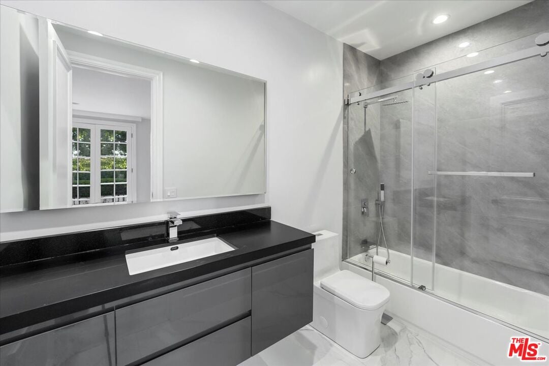 Northstar Manor, N Alta Dr, 90210