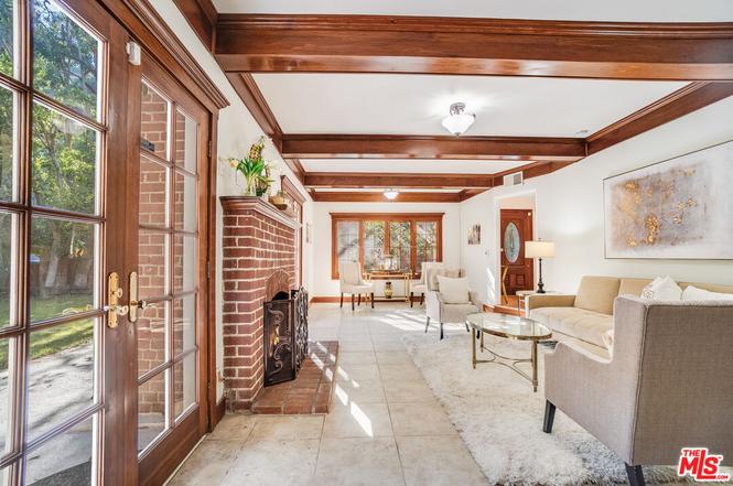 1712 N Beverly Glen Blvd, Los Angeles, CA 90077