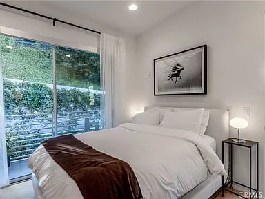7350 Pacific View Dr