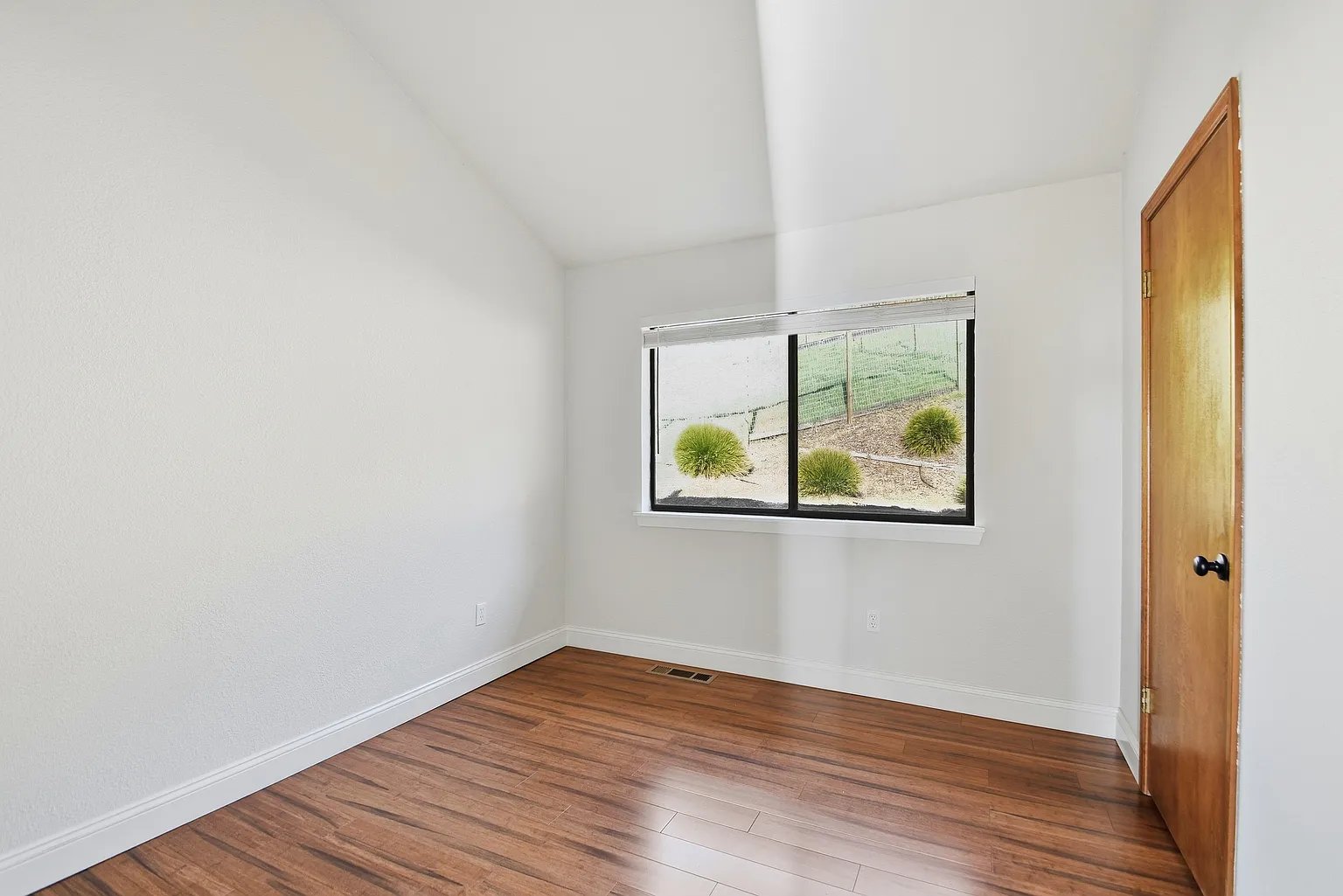 5827 La Cuesta Dr