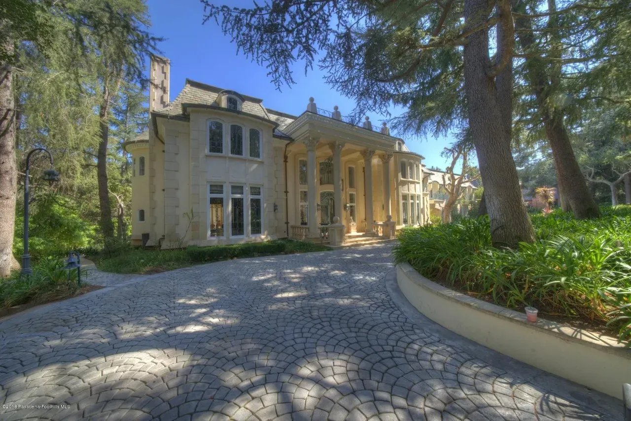 4158 Commonwealth Ave