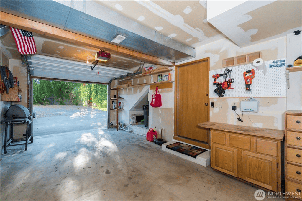 325 W Beach Dr