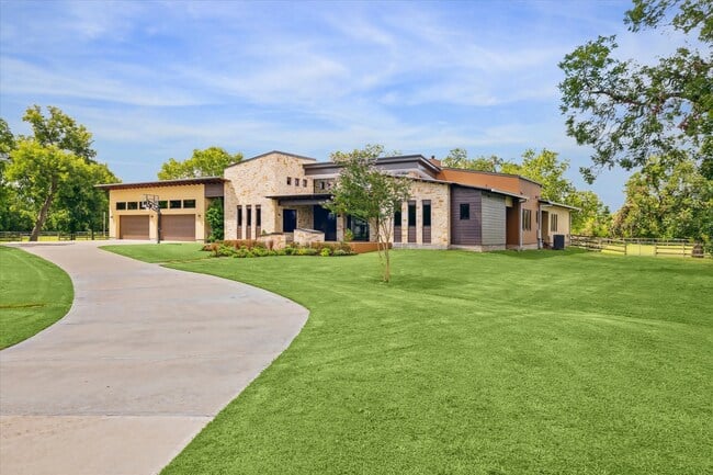 1411 Lone Stirrup Dr