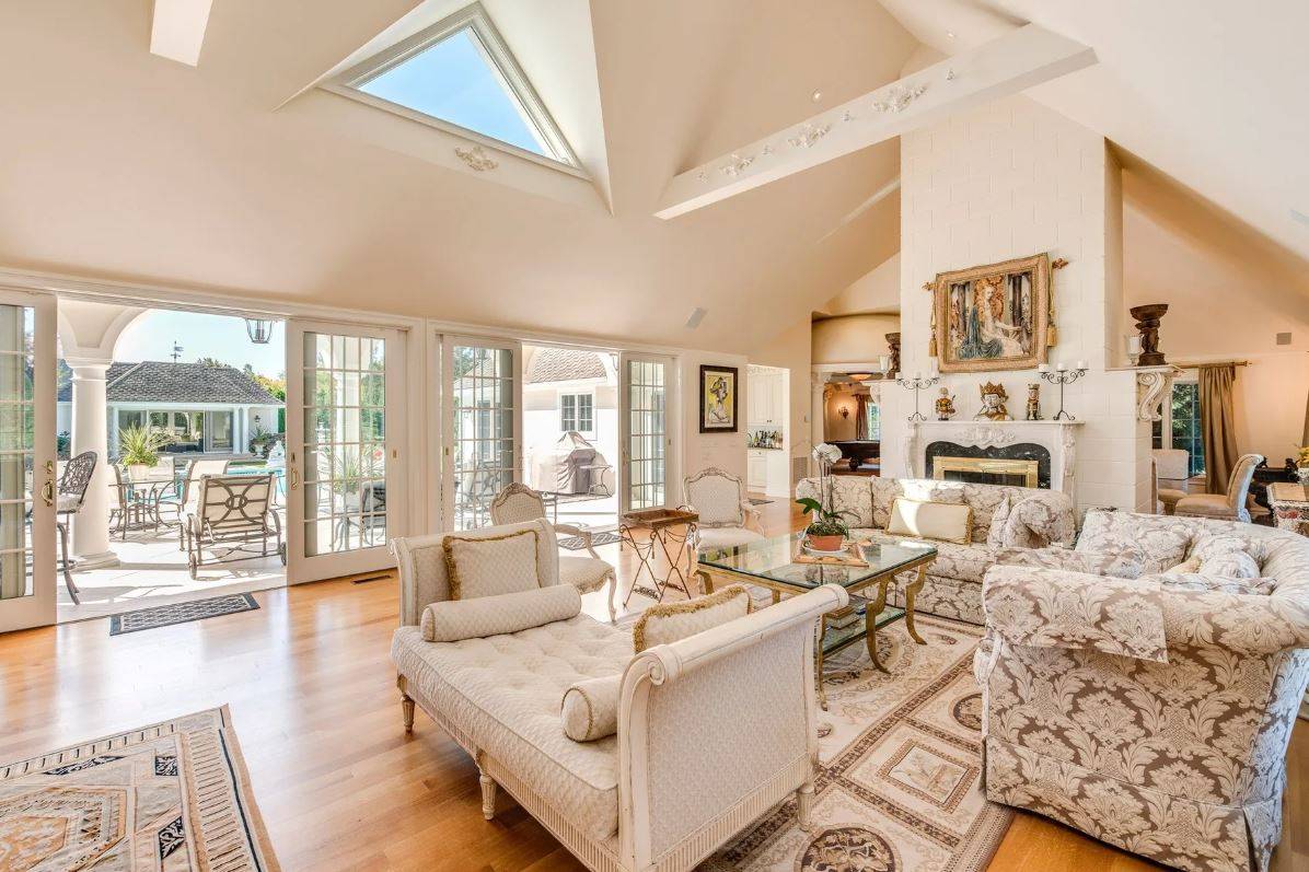 2 HALSEY FARM DR