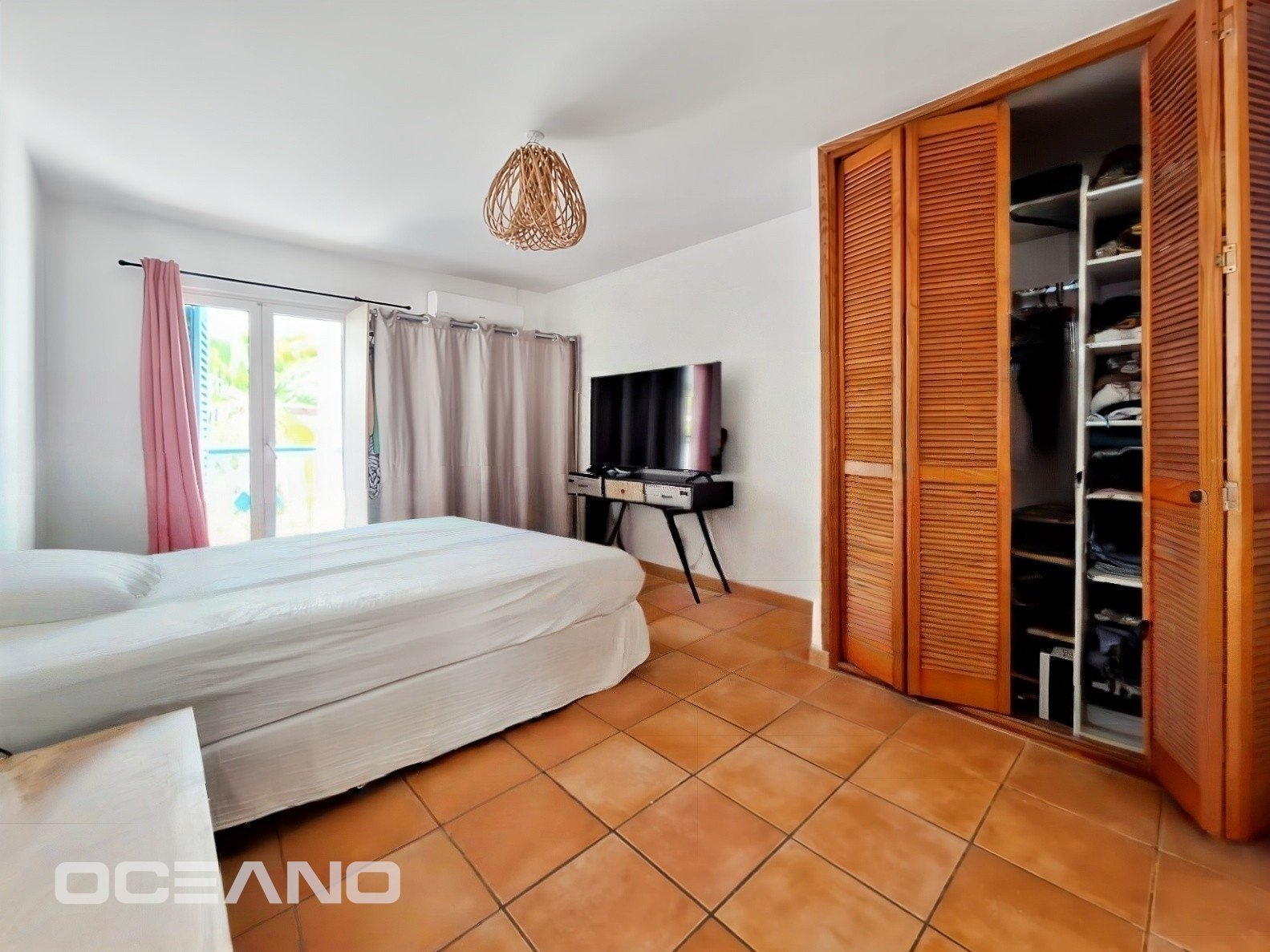 3-bedroom condo - Orient Bay