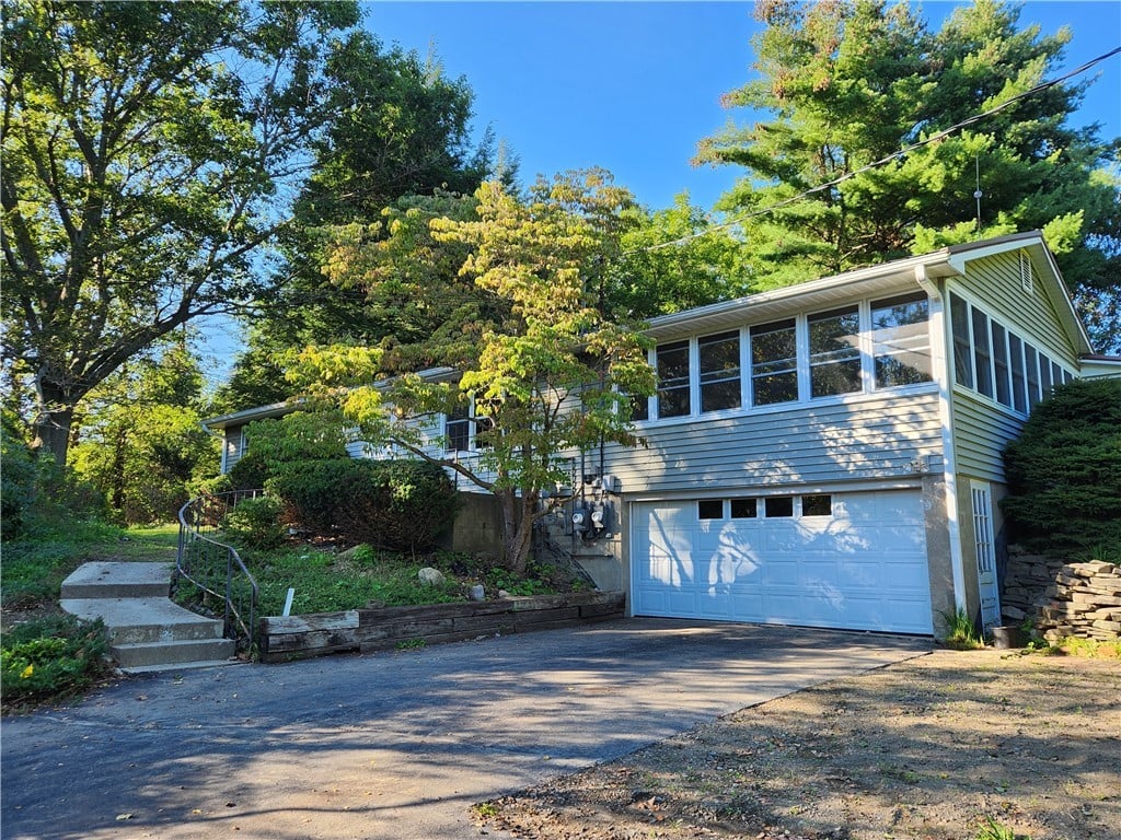 281 Lake Rd