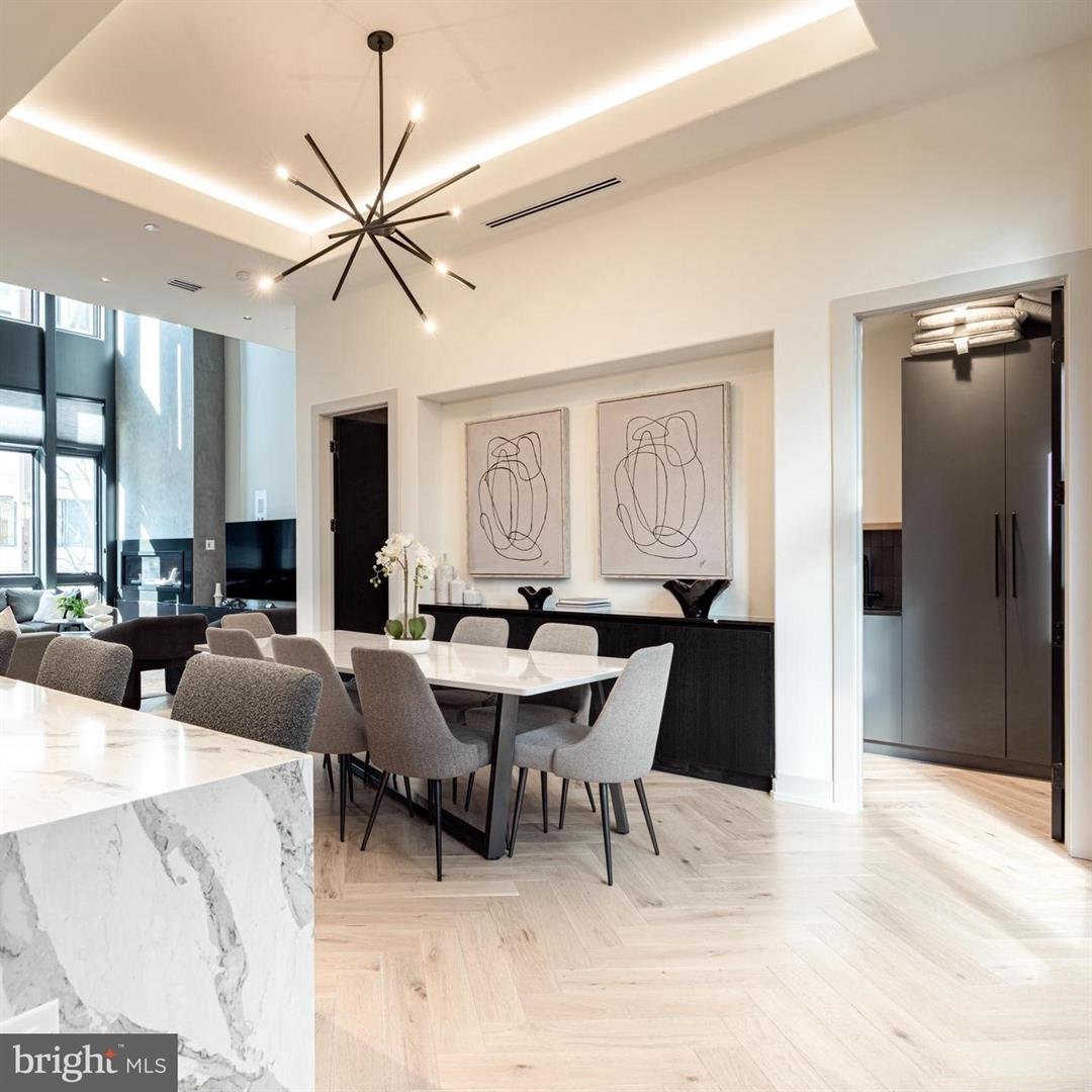 109 S 24th St, Philadelphia, PA 19103