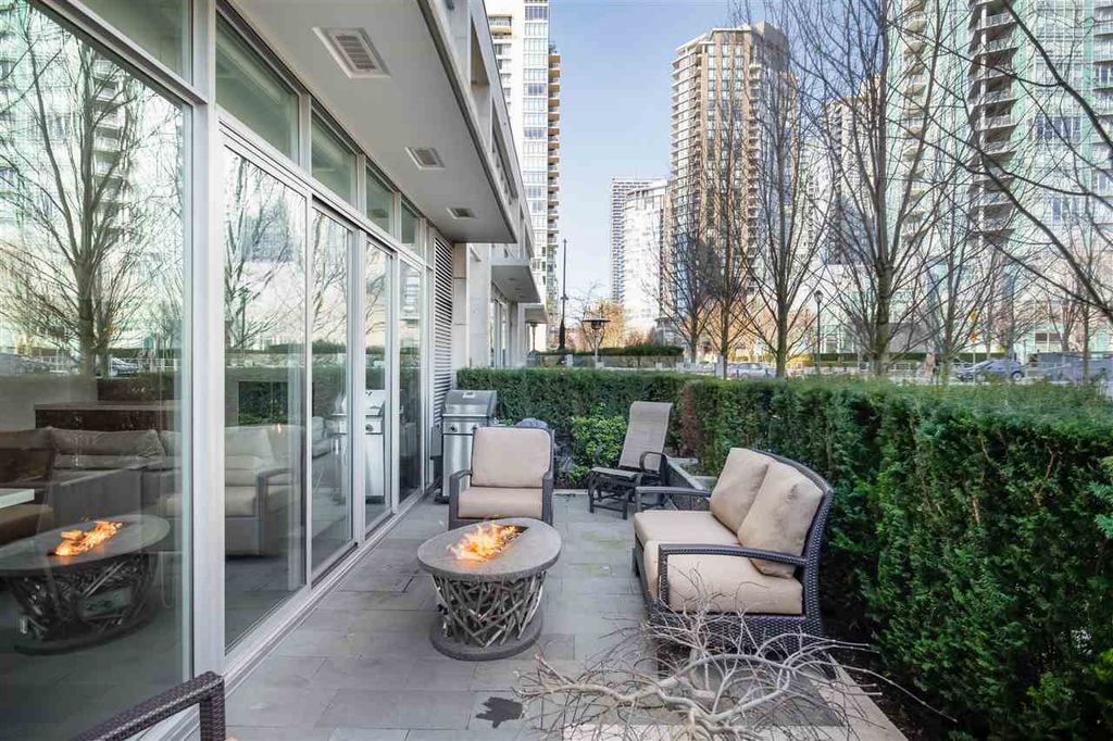 286 Beach Crescent