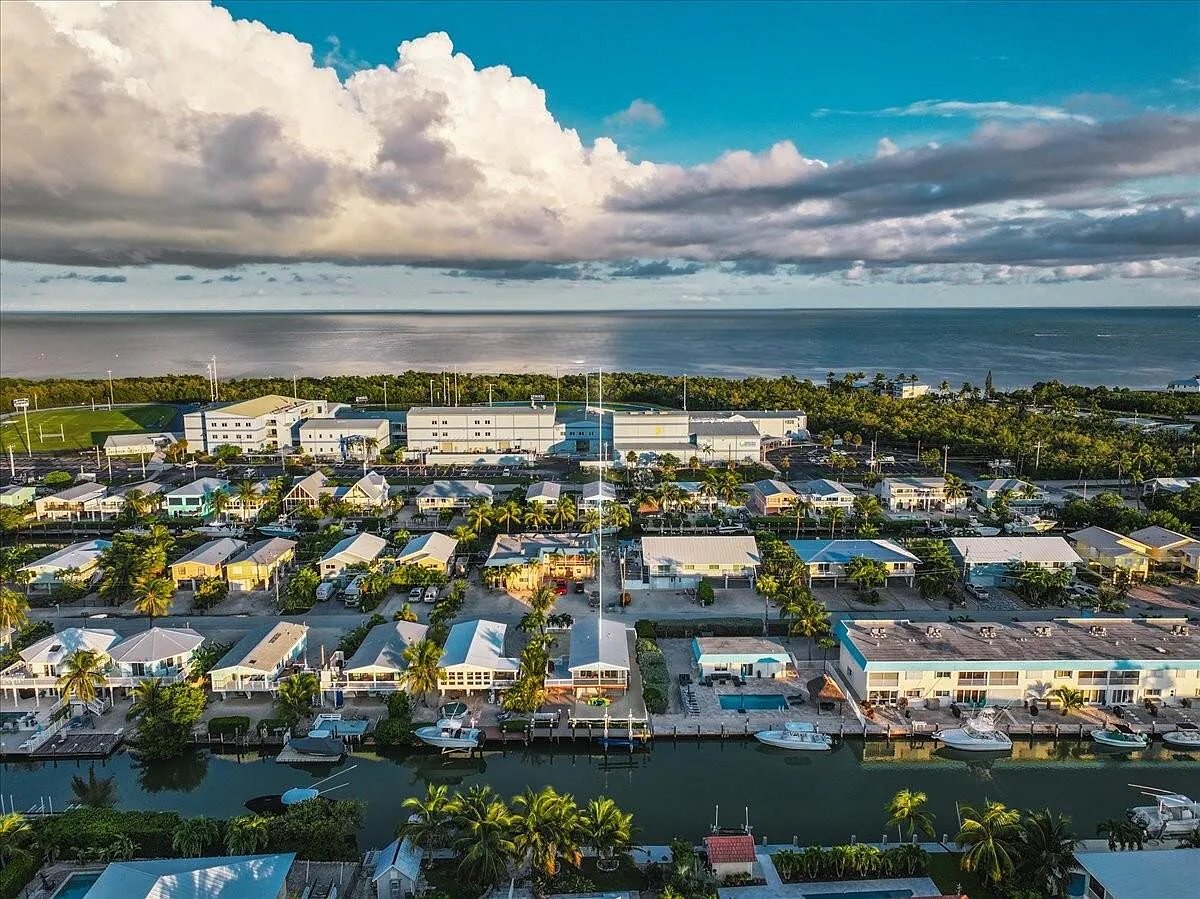 331-anglers-dr-n-marathon-fl-home-sold-living-dining-views