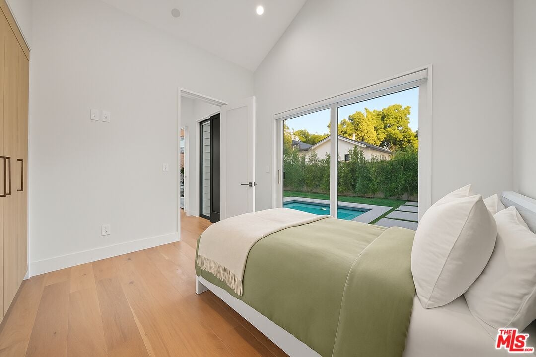 Fairmont Reserve, S Bundy Dr, 90049