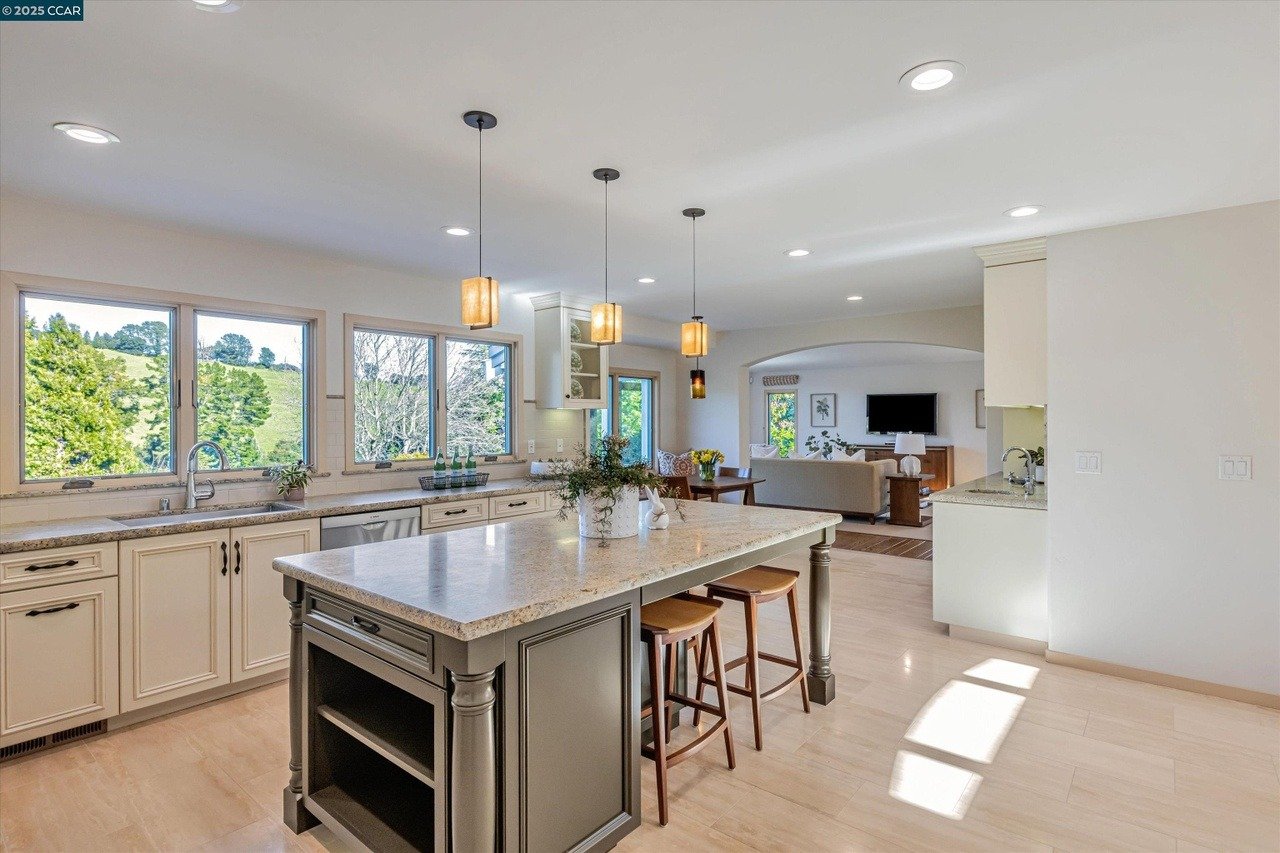74 Warfield Dr