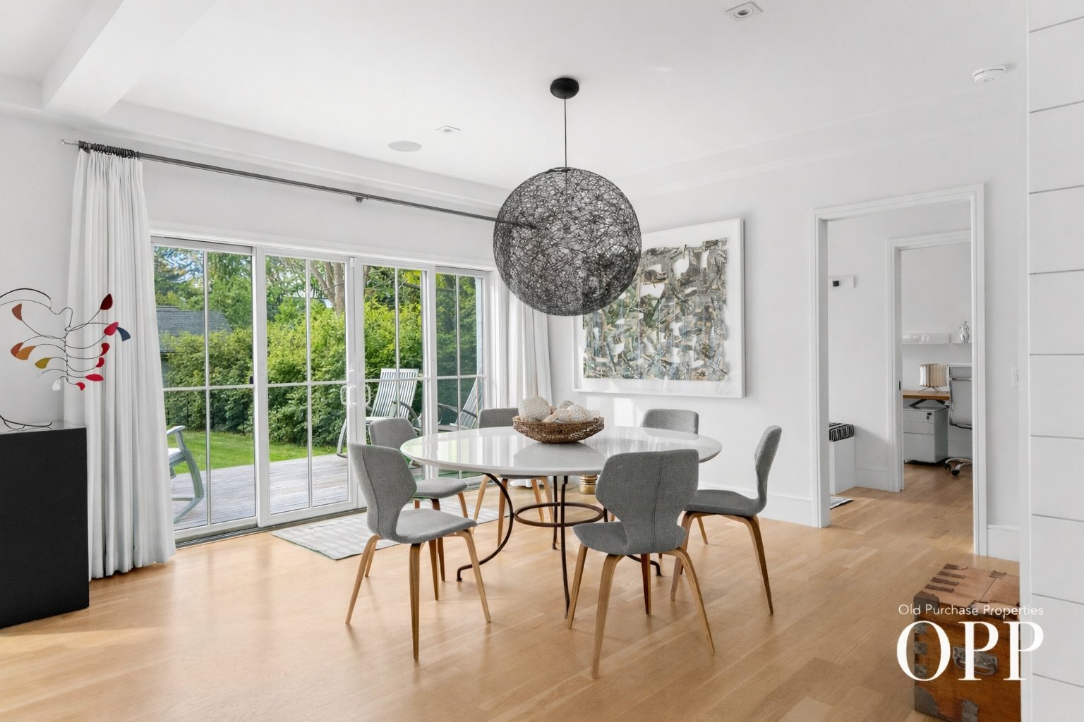 A MODERN SANCTUARY IN AN EXQUISITE LOCATION