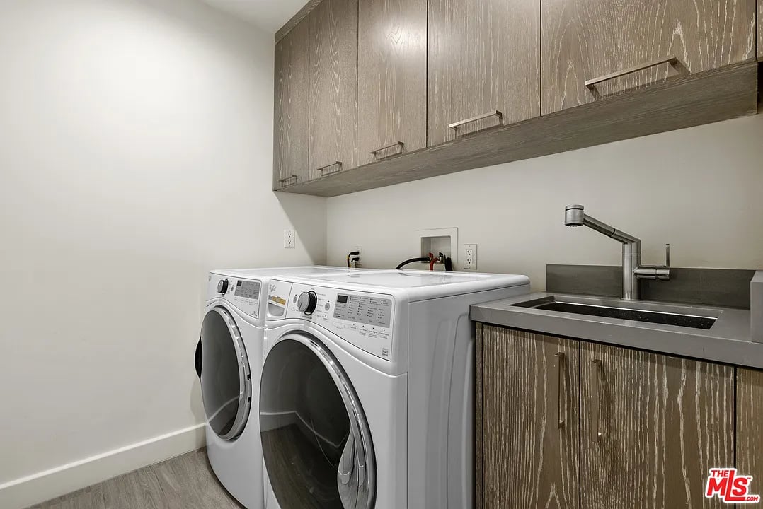 8130 W Laurel View Dr