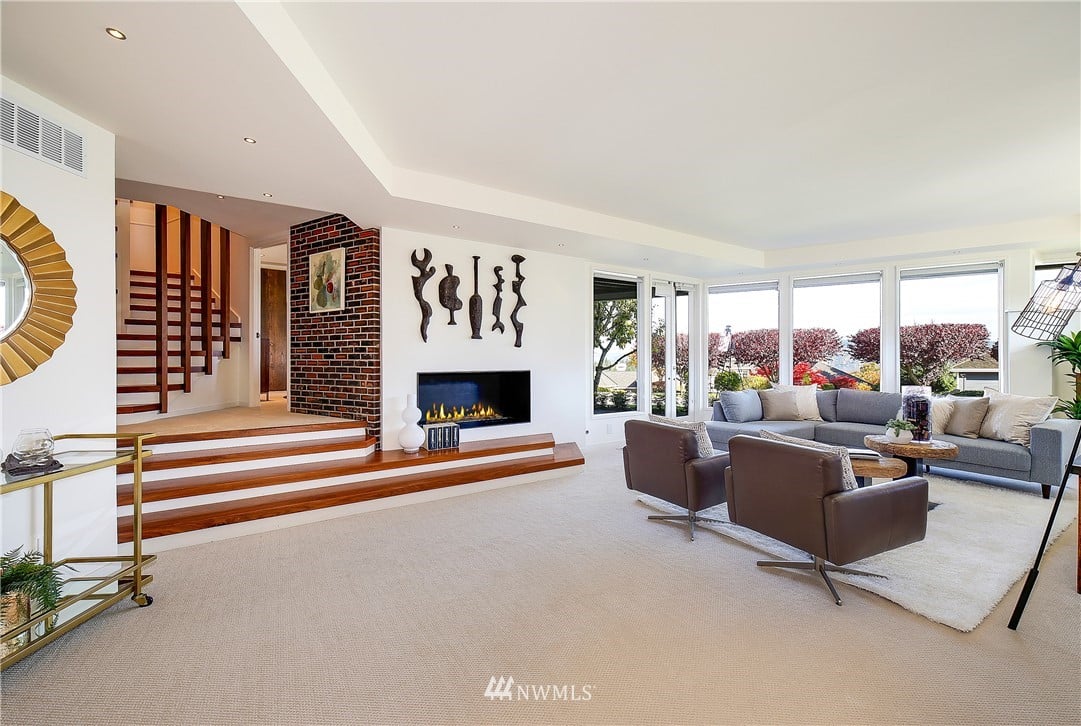 8631 Inverness Dr, NE