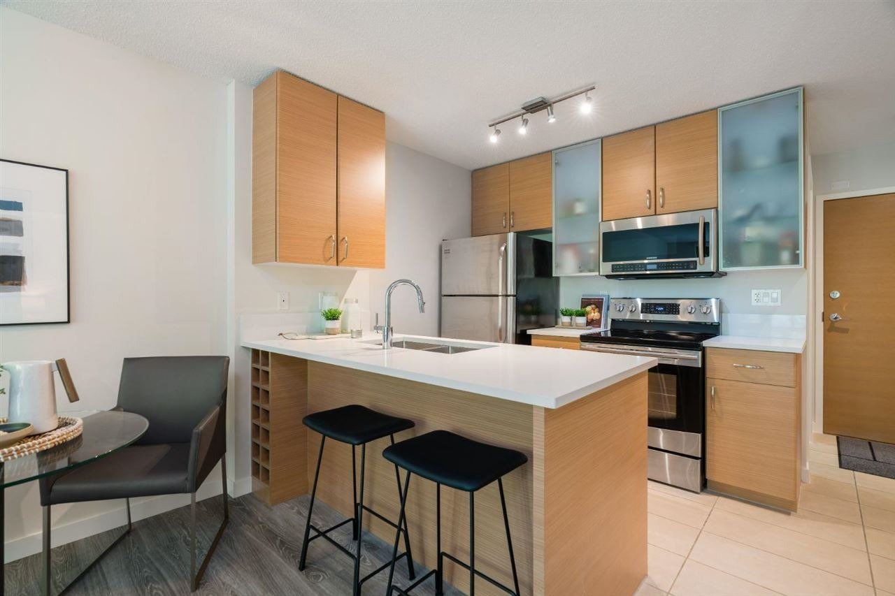 977 Mainland Street, #306